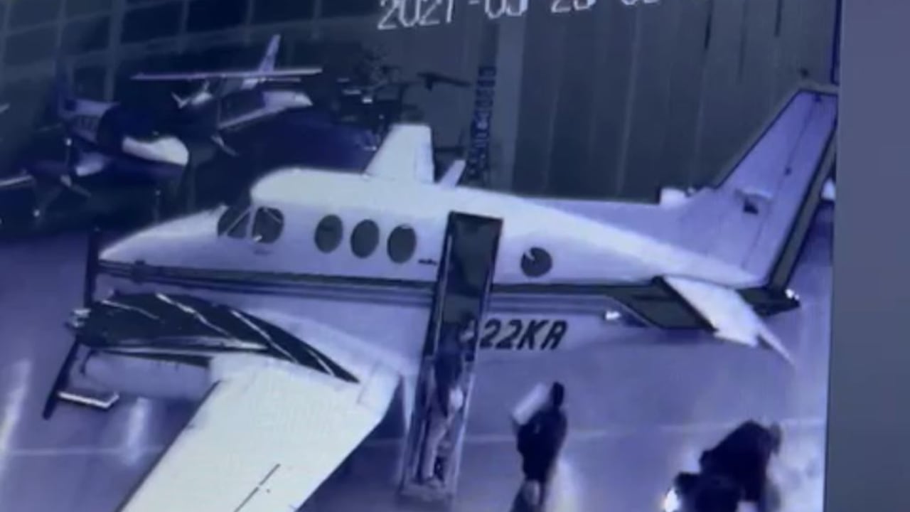 ¡Atención! en video la prueba en el caso de la narcoavioneta del esposo de Azcárate