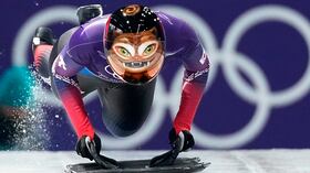 La surcoreana Hong Sujung participa en una sesión de entrenamiento de skeleton femenino en los Juegos Olímpicos de Invierno de 2026, en Cortina d’Ampezzo, Italia, el miércoles 11 de febrero de 2026.