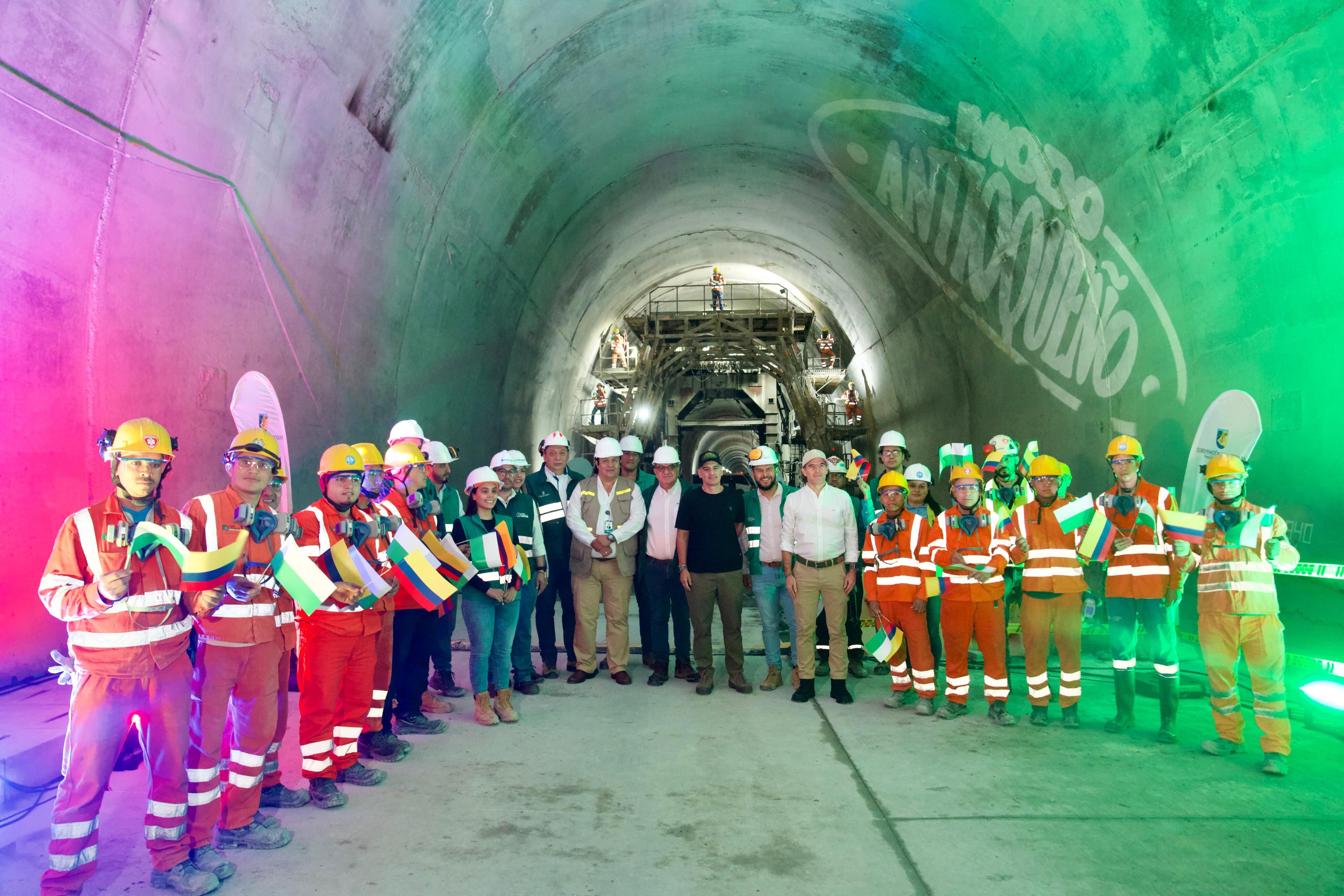 Anuncian la finalización de obras de revestimiento en los 9,7 km del túnel del Toyo, en Antioquia.