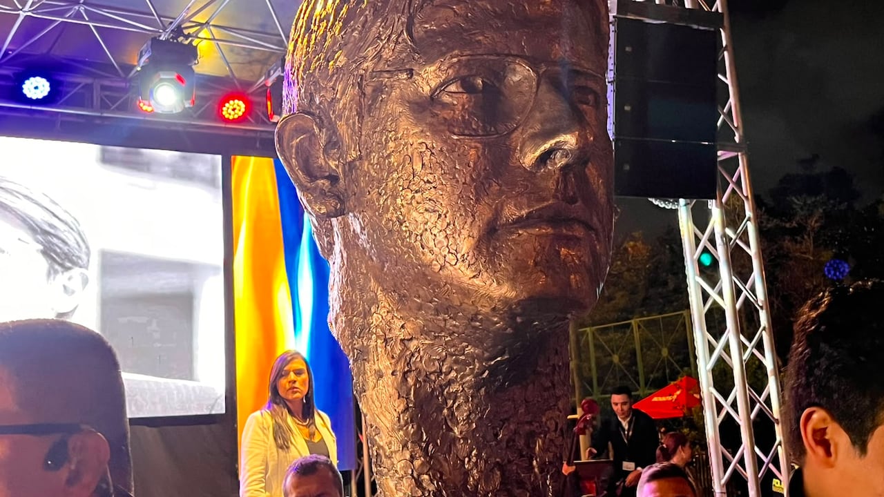 Monumento en homenaje a Miguel Uribe Turbay.