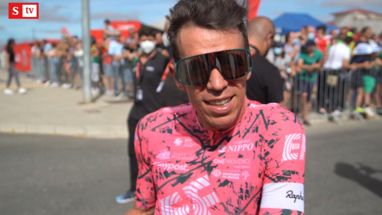 El pedalista antioqueño sigue celebrando su victoria.