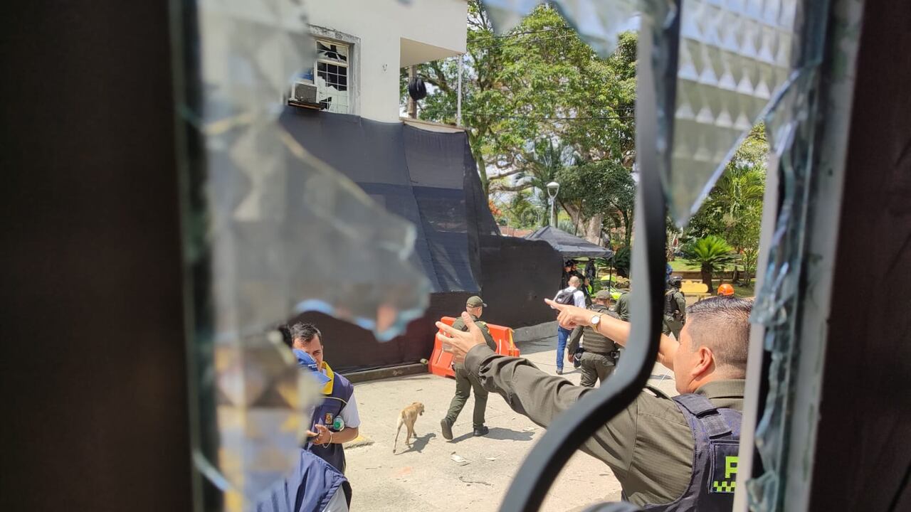 Hostigamiento a la estación de policía de Robles, corregimiento de Jamundí.