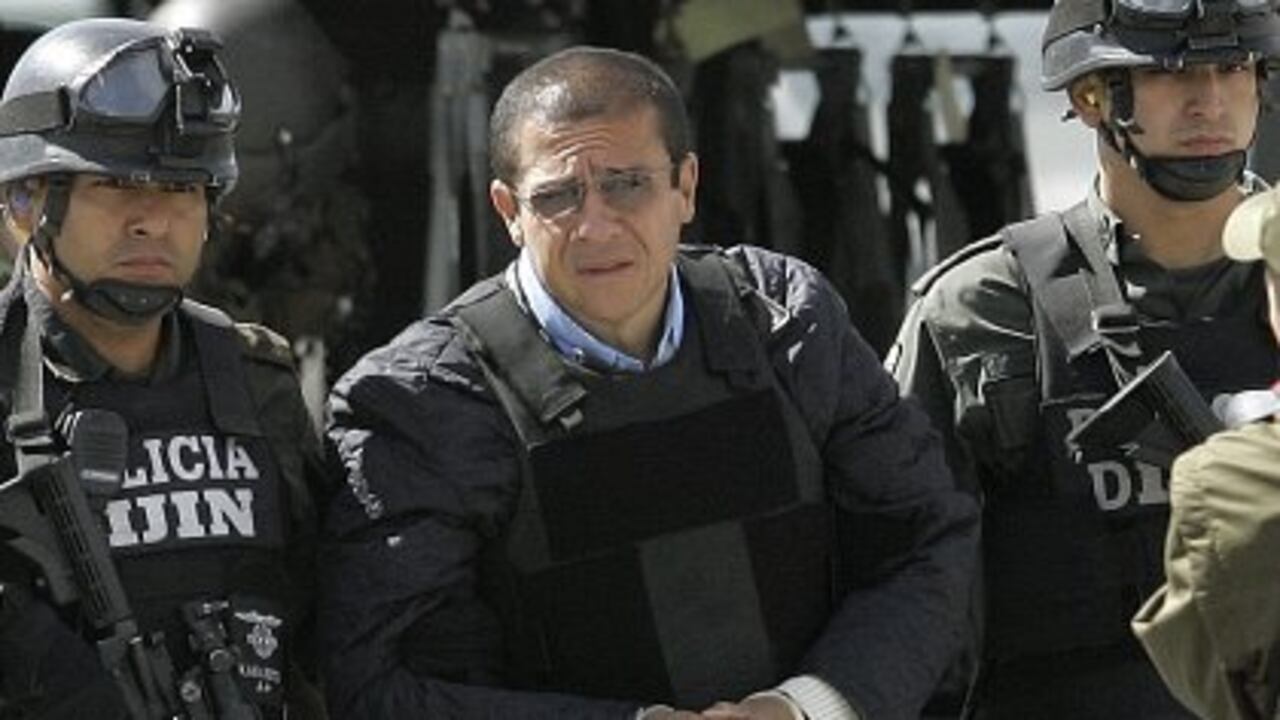 Irreconocible. Así se vio Diego León Montoya, alias 'Don Diego', quien este viernes llega a Estados Unidos para ser procesado por varios delitos relacionados con lavado de activos y narcotráfico. Durante su permanencia en Cómbita bajó varios kilos de peso. (Fotos: AP)