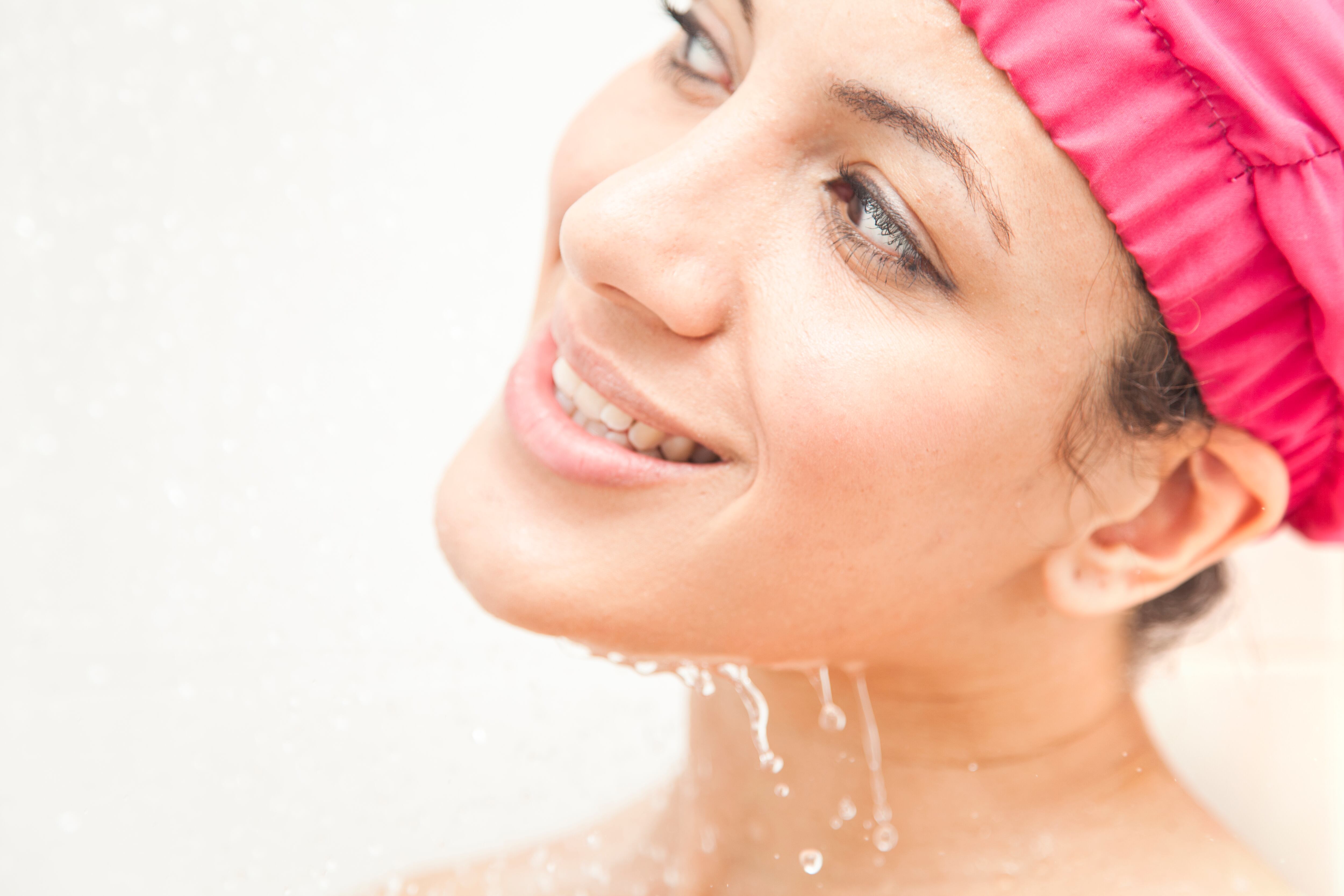 El gorro de baño puede ser una opción para proteger el cabello.
