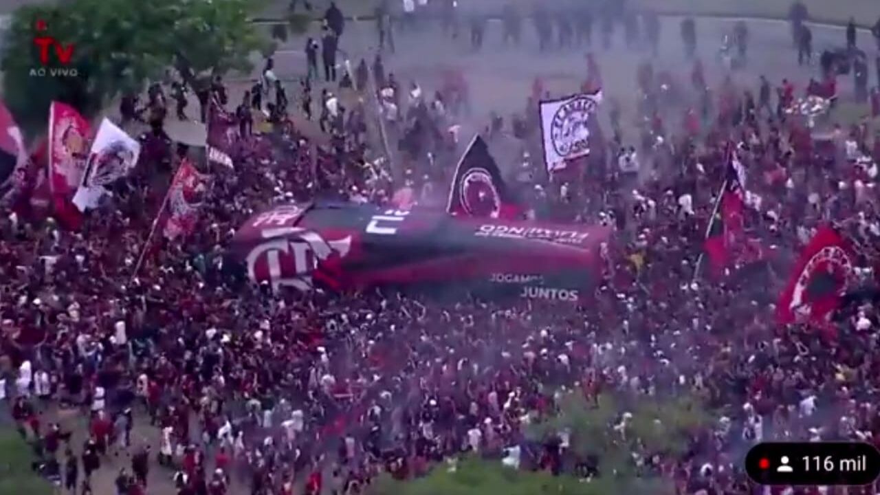 La hinchada de Flamengo acompañó masivamente a su equipo en la previa de la final de la Copa Libertadores