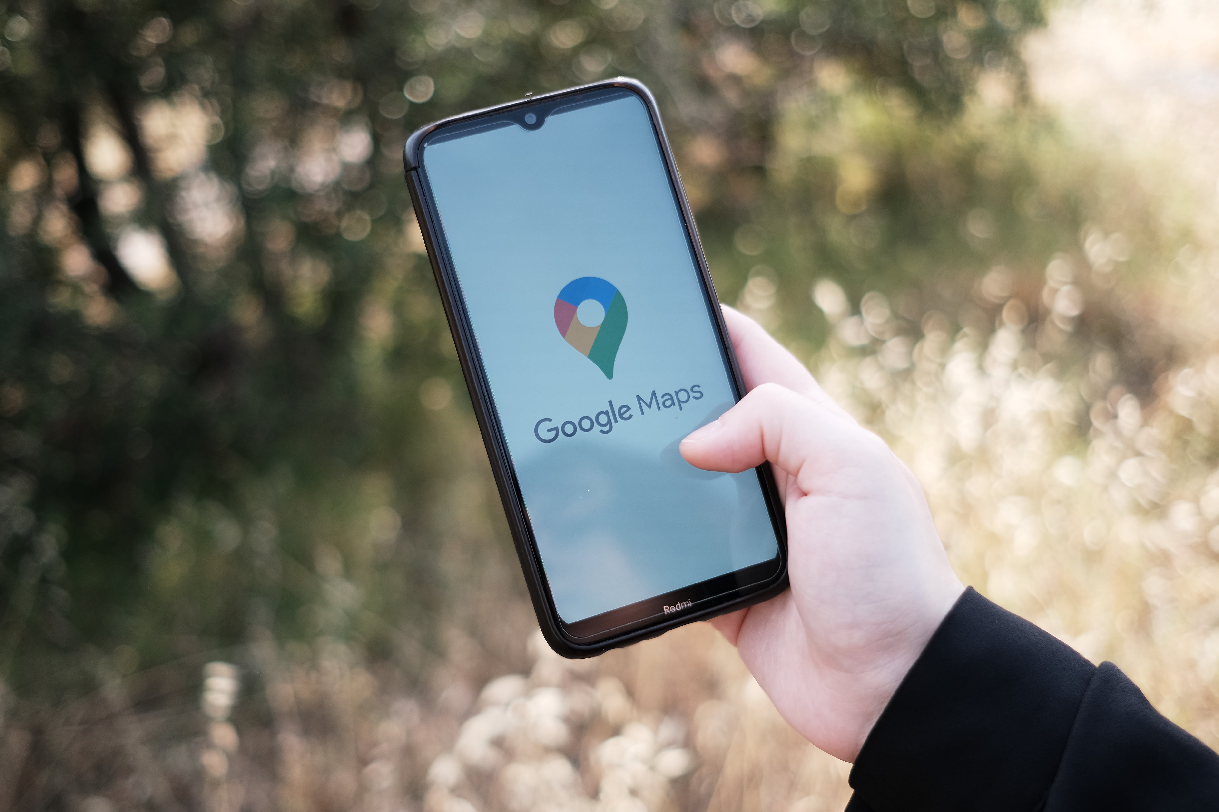 En esta ilustración fotográfica, se muestra el logotipo de Google Maps en la pantalla de un teléfono inteligente en Atenas, Grecia, el 5 de mayo de 2023. (Ilustración fotográfica de Nikolas Kokovlis/NurPhoto a través de Getty Images)