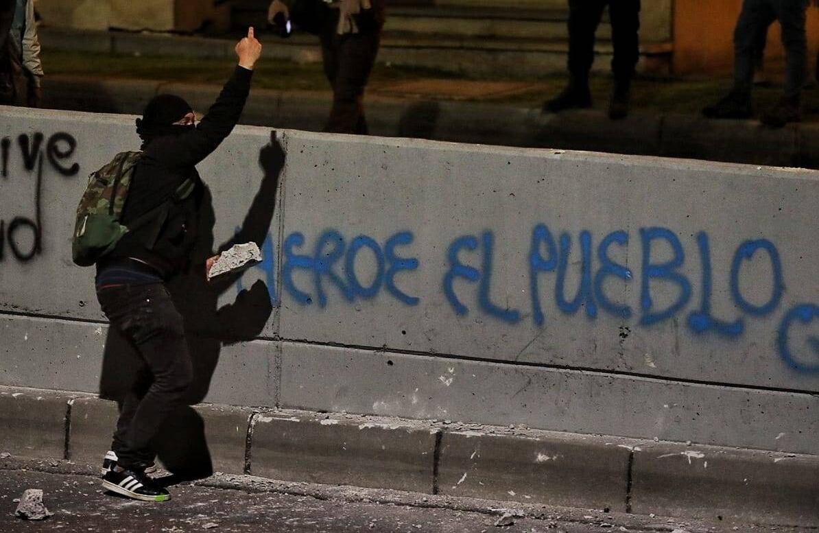 Los disturbios entre la Fuerza Pública y encapuchados se extendió hasta las 9 p.m.