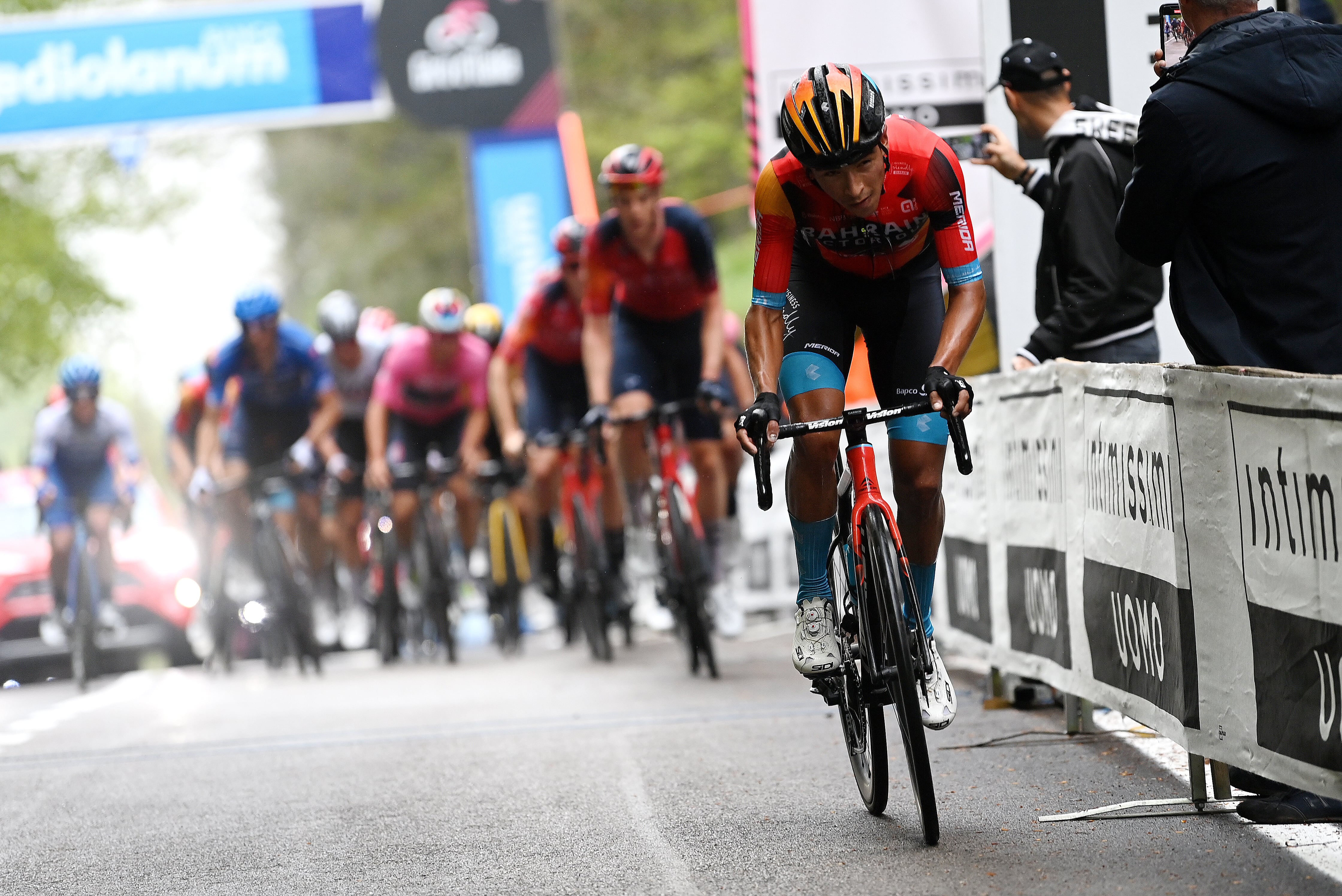 LAGO LACENO-BAGNOLI IRPINO, ITALY - MAY 09: Santiago Buitrago of Colombia and Team Bahrain - Victorious competes during the 106th Giro d'Italia 2023, Stage 4 a 175km stage from Venosa to Lago Laceno 1059m - Bagnoli Irpino / #UCIWT / on May 09, 2023 in Bagnoli Irpino, Italy. (Photo by Getty Images/Tim de Waele)