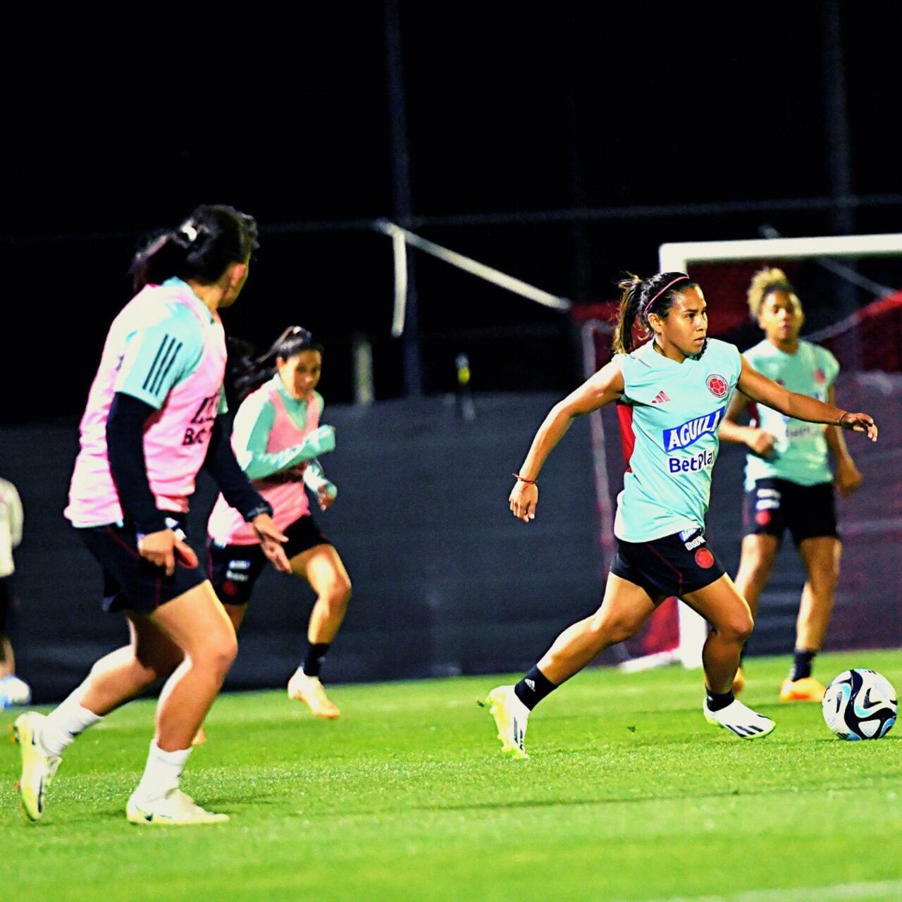 Leicy Santos en un entrenamiento de la Selección Colombia Femenina.