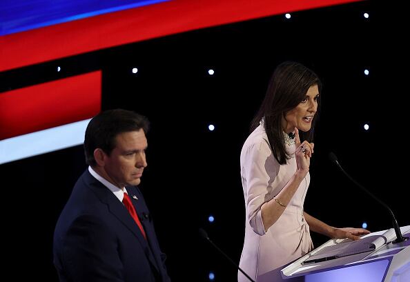 Horas antes de que Haley y DeSantis subieran al escenario, el gobernador de Nueva Jersey Chris Christie anunció que dejaría la contienda, una noticia con fuertes implicaciones.