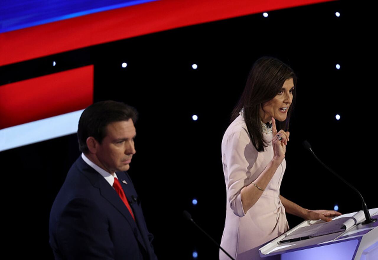 Horas antes de que Haley y DeSantis subieran al escenario, el gobernador de Nueva Jersey Chris Christie anunció que dejaría la contienda, una noticia con fuertes implicaciones.