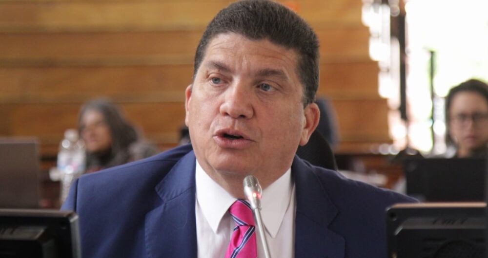 El concejal de Bogotá, por el Partido Liberal, Armando Gutiérrez, cuestionó el auto de la Corte Constitucional que revive las corridas de toros en la capital del país.