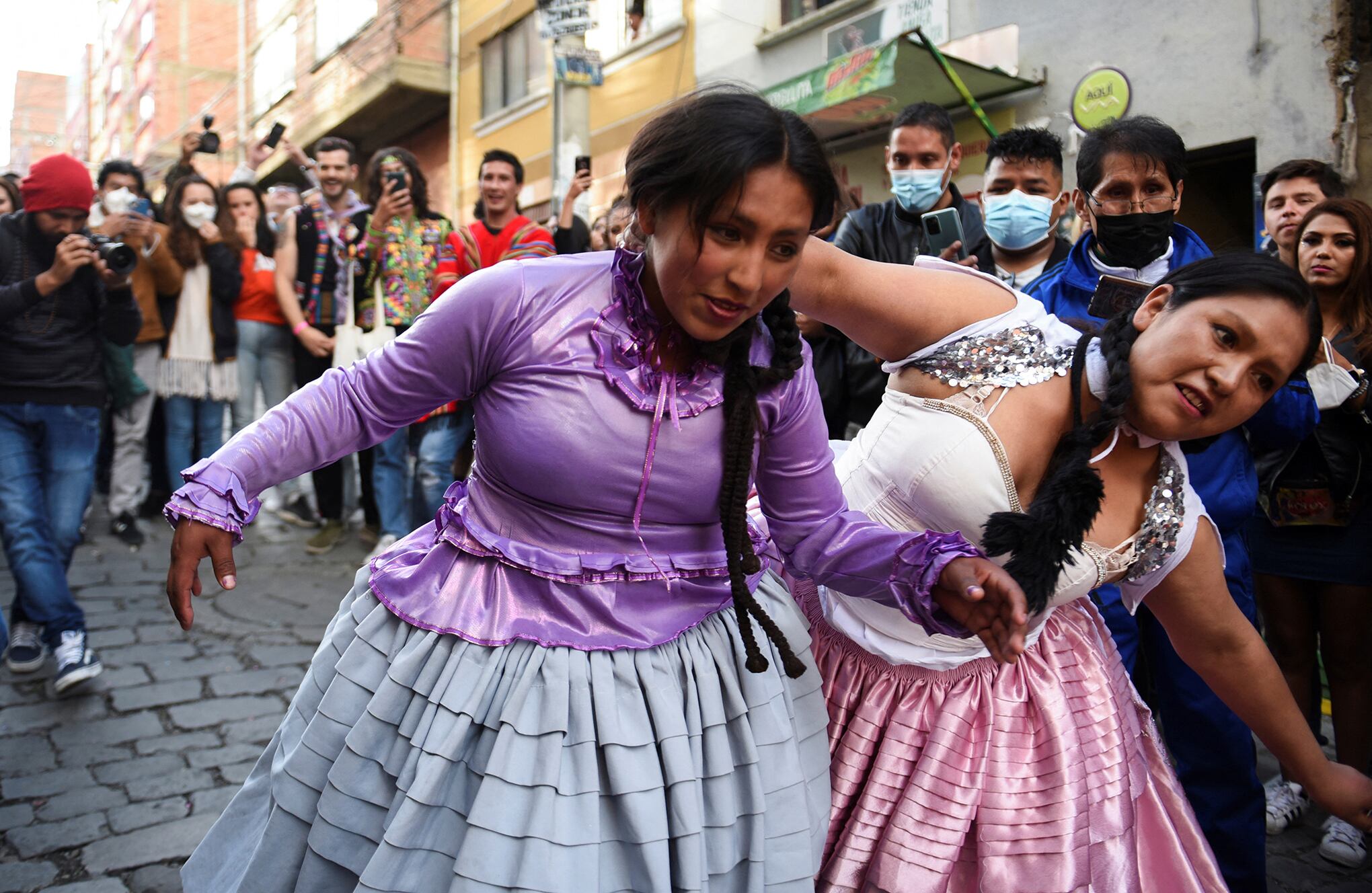 Las luchadoras cholitas de Bolivia