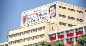 El Hospital Militar de Caracas fue convertido en búnker cuando atendían a Hugo Chávez. Desde entonces es difícil saber qué pasa de puertas para adentro.