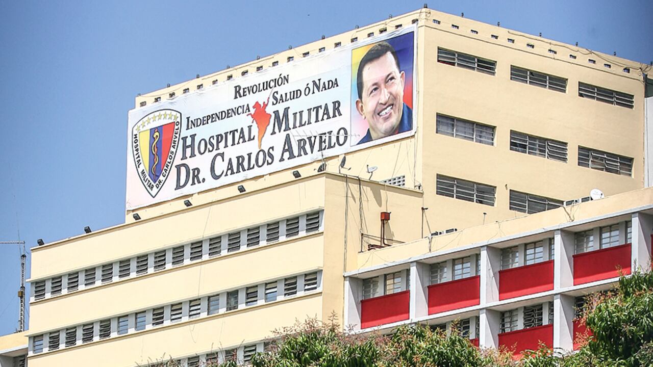 El Hospital Militar de Caracas fue convertido en búnker cuando atendían a Hugo Chávez. Desde entonces es difícil saber qué pasa de puertas para adentro.
