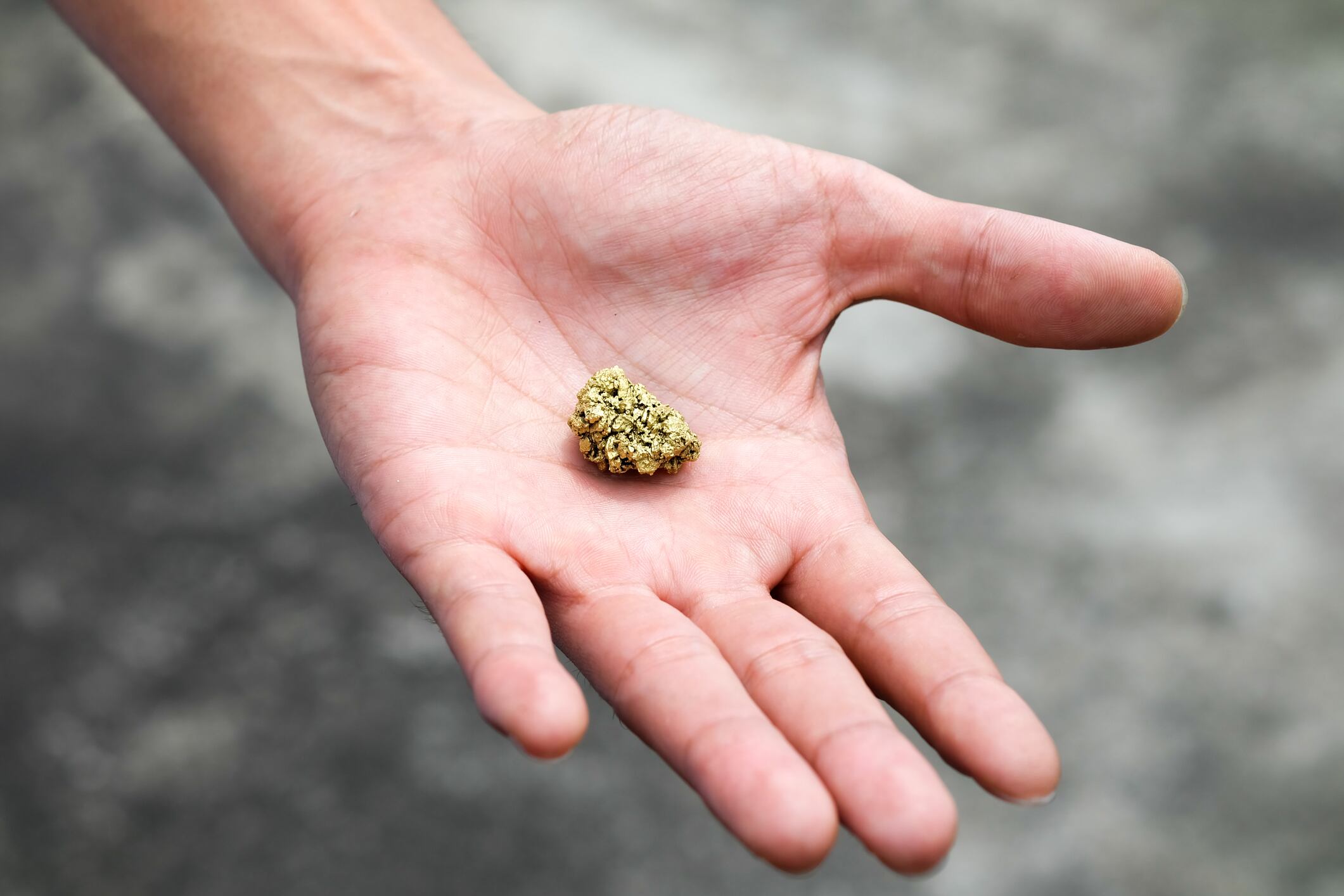 Científicos hallan fragmentos de oro en dispositivos electrónicos comunes.