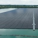 La energía solar ya se aprovecha sobre el agua en distintos países; ahora, un equipo chino ha llevado esta tecnología aún más lejos: bajo el mar (foto de referencia).