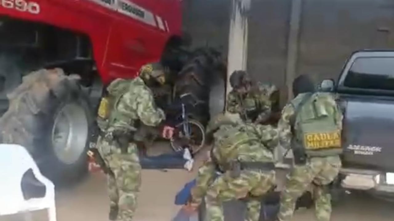 Instante en el que el Gaula Militar captura a cinco presuntos integrantes del Clan del Golfo en Cesar.