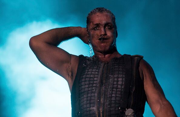 Till Lindemann, cantante de Rammstein, es señalado de hacer parte de un sistema de depredación sexual.