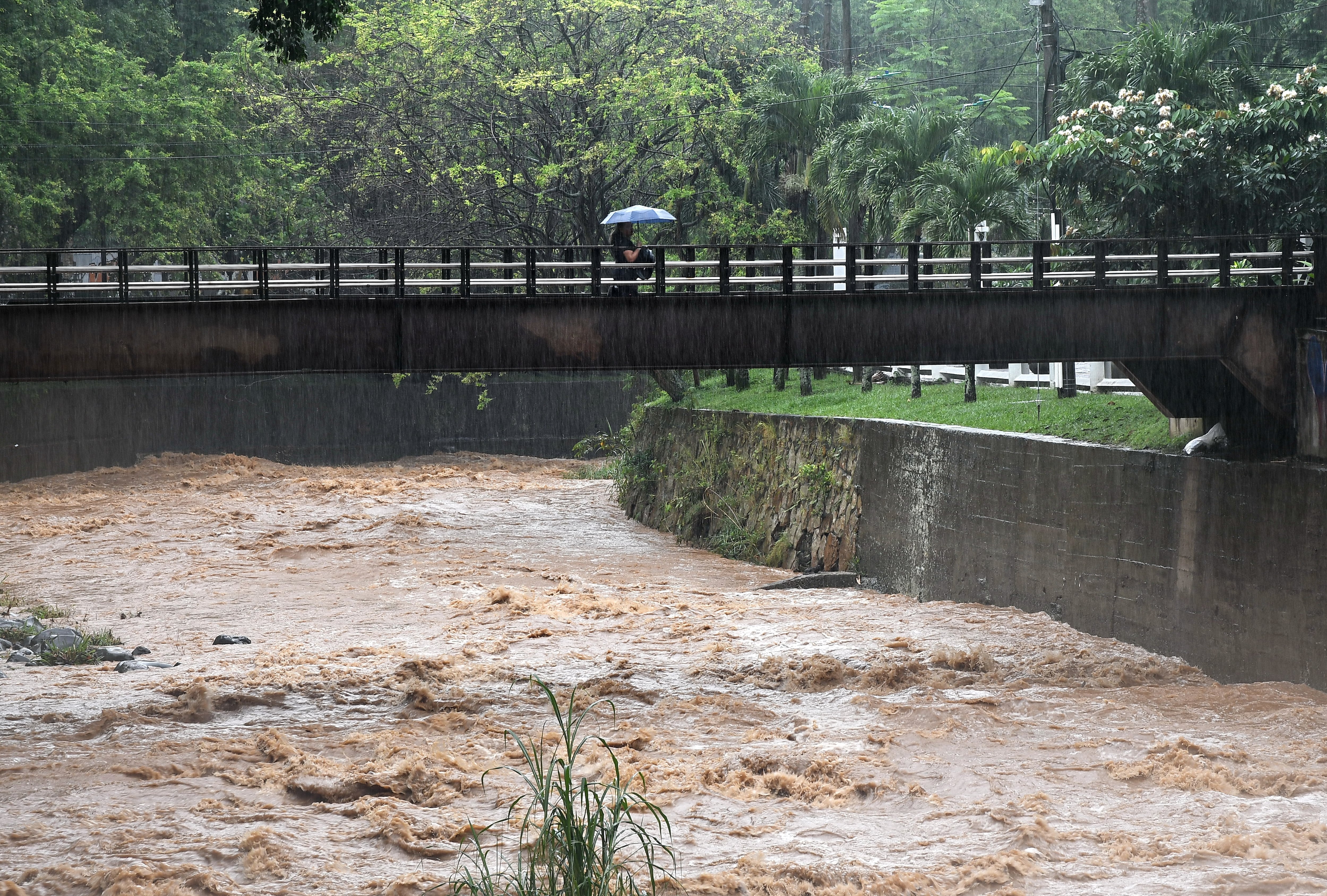 Cali: Se intensifica la ola invernal en la ciudad. foto José L Guzmán. EL País.