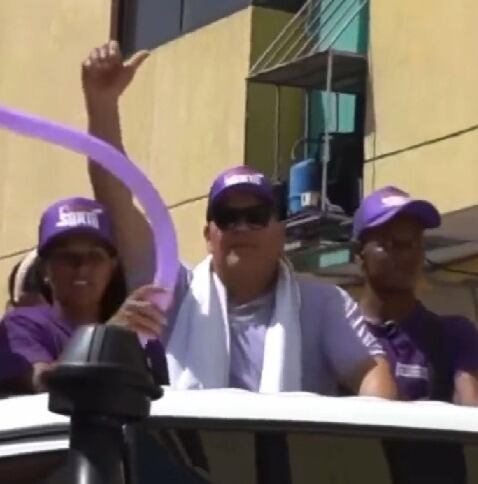 Samuel Santander Lopesierra, conocido como el Hombre Marlboro, entregó más de 60 firmas para inscribir su candidatura