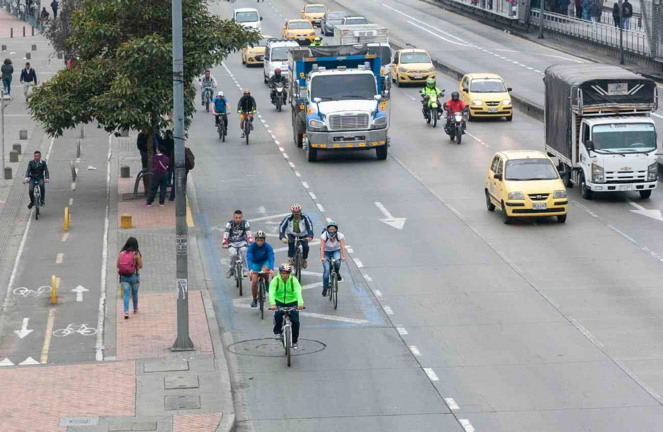 Así se veía el tráfico a la altura de la estación Comuneros. FOTO: Johann Correcha. SEMANA