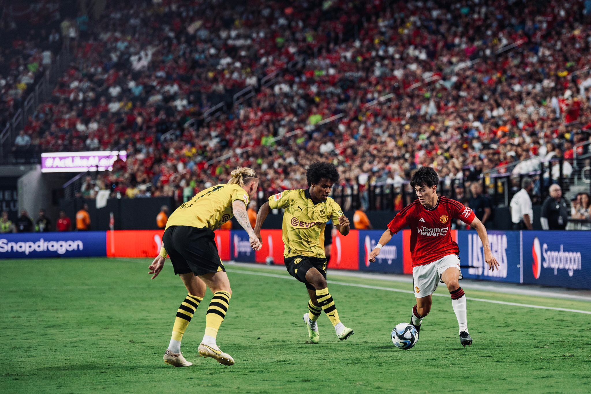 Manchester United perdió 3-2 con Borussia Dortmund.