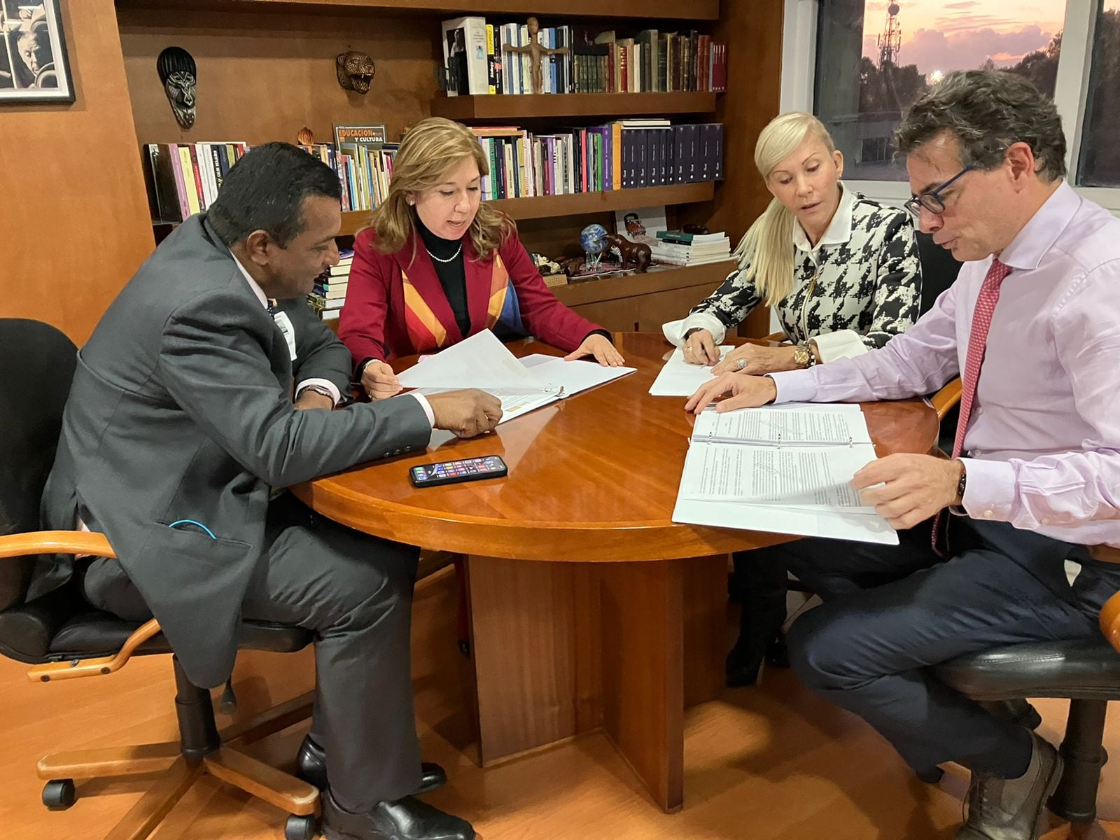 Alejandro Gaviria con miembros del Partido de la U.