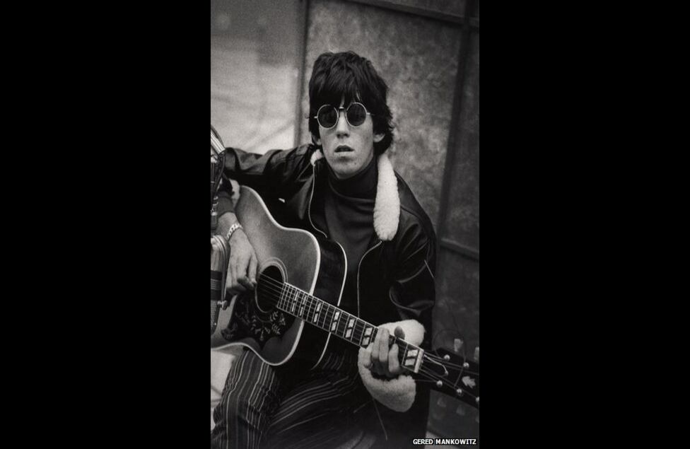 Mankowitz se hizo famoso como fotógrafo de farándula a principios de la década de los años 60 y estableció su primer estudio en Mason's Yard, en el barrio de Mayfair, en el corazón de Londres. Aquí se ve a Keith Richards en los estudios RCA en Hollywood grabando el álbum "Aftermath" en diciembre de 1965.