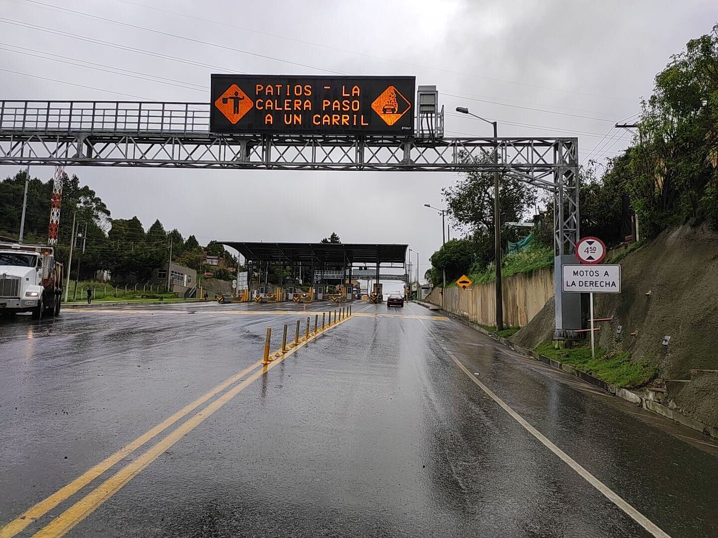Peaje Patios vía la Calera - cierre por derrumbes