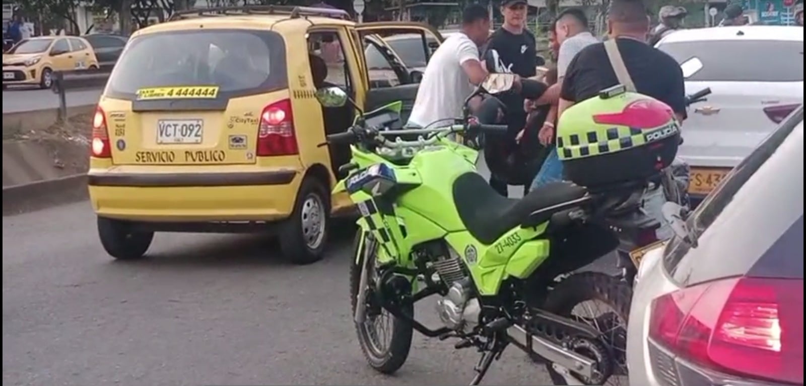 La mujer fue llevada a un centro asistencial.