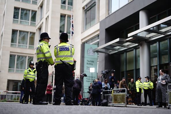 Debido a las versiones contrarias, las autoridades locales anunciaron una investigación para tratar de determinar las causas reales de la muerte del menor. (Photo by Aaron Chown/PA Images via Getty Images)