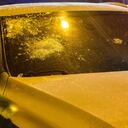 Vehículo atrapado en una inundación en Medellín que dejó dos muertos.