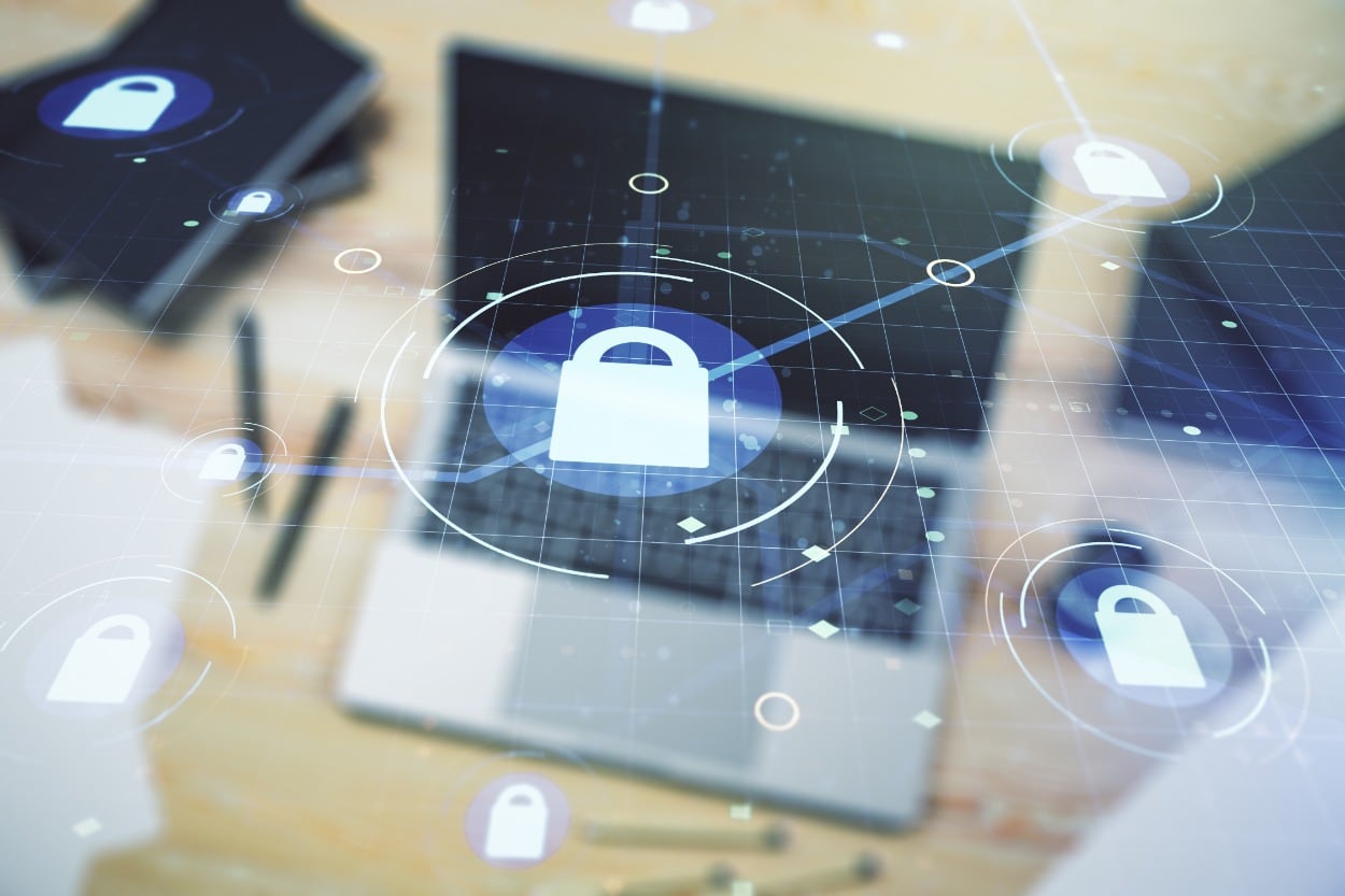 El impacto que sufren las empresas colombianas luego de un ciberataque trasciende el costo económico por pérdidas de sus activos financieros y conlleva de manera colateral a afectaciones a la productividad, daños reputacionales e incluso implicaciones de carácter legal por fuga de información privilegiada y data sensible.