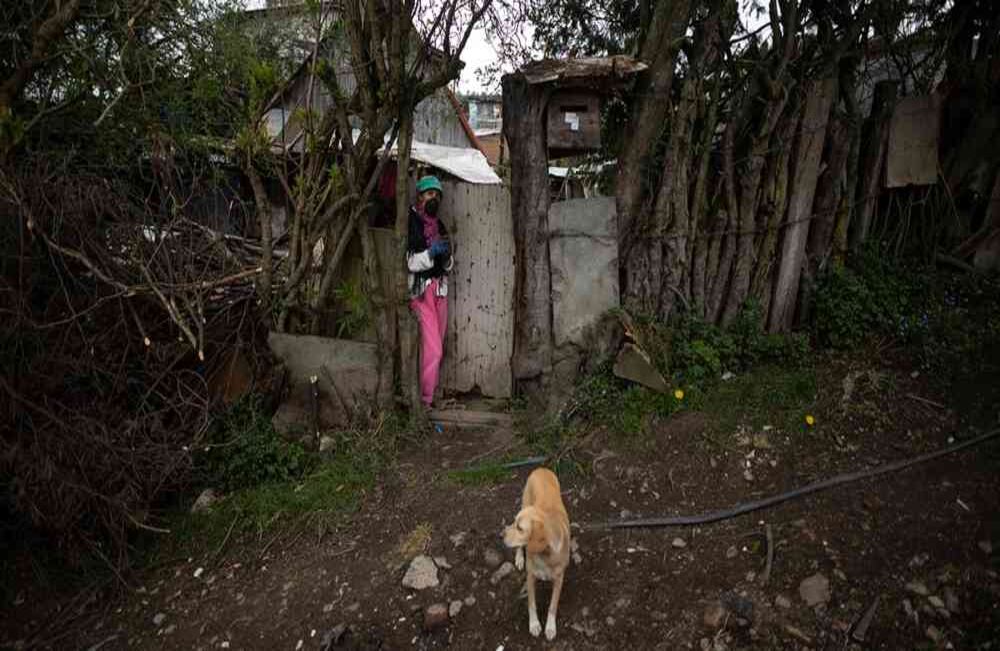 Es por esto que varias instituciones se han unido para llevarles estos productos y beneficios hasta las puertas de sus casas, para tampoco exponerlos a ningún riesgo. Esteban Vega La-Rotta-SEMANA