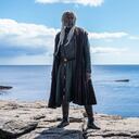 Steve Toussaint como Lord Corlys Velaryon, "La serpiente de mar": Señor de la Casa Velaryon, un linaje Valyrio tan antiguo como la Casa Targaryen. Como "La Serpiente Marina", el más afamado aventurero náutico de la historia de Poniente, Lord Corlys convirtió su casa en un poderoso asiento que es incluso más rico que los Lannister y que reclama la mayor armada del mundo.