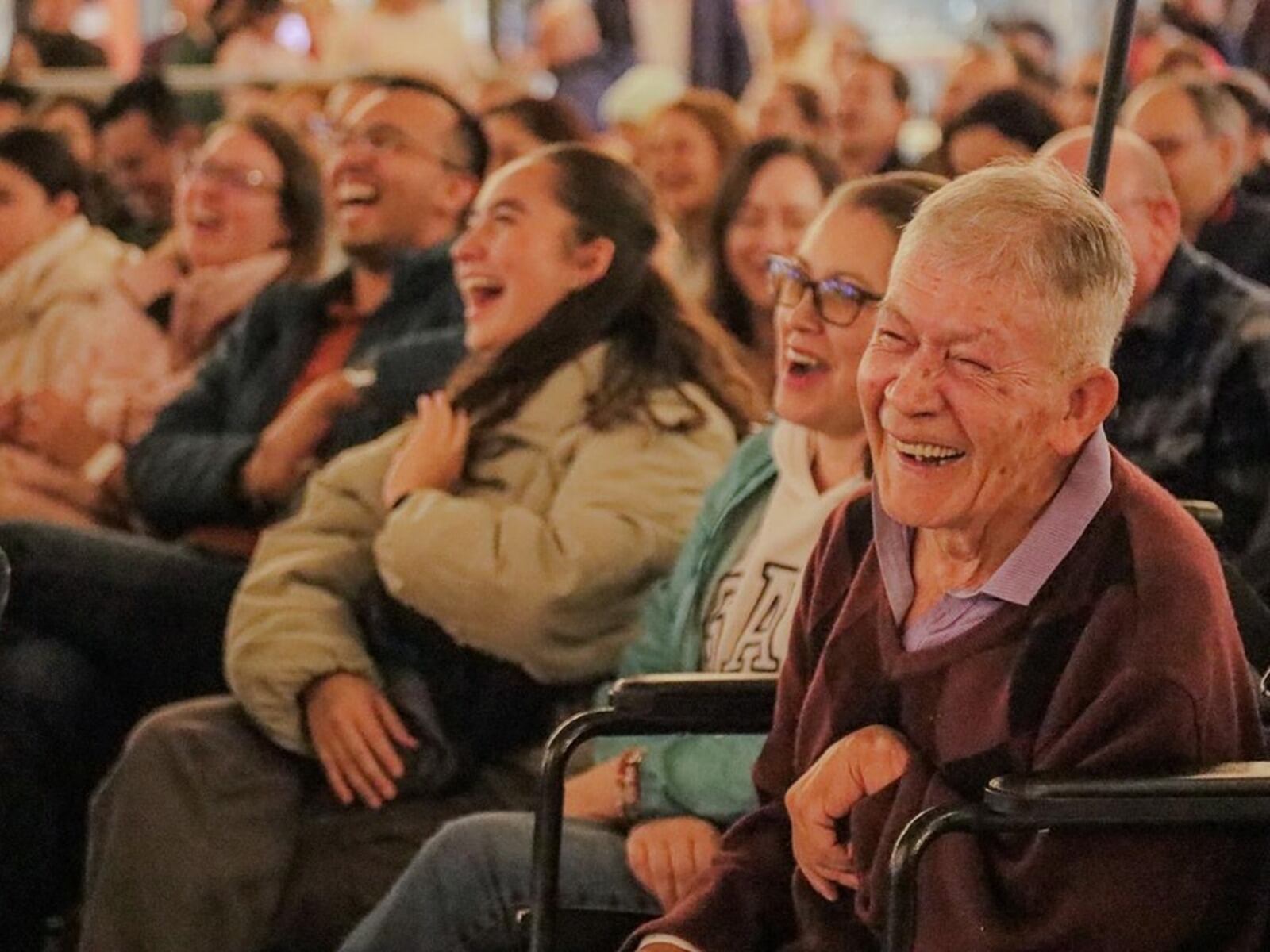 Los centros comerciales también son espacios para la prevención y la interacción social, que favorecen la salud mental.