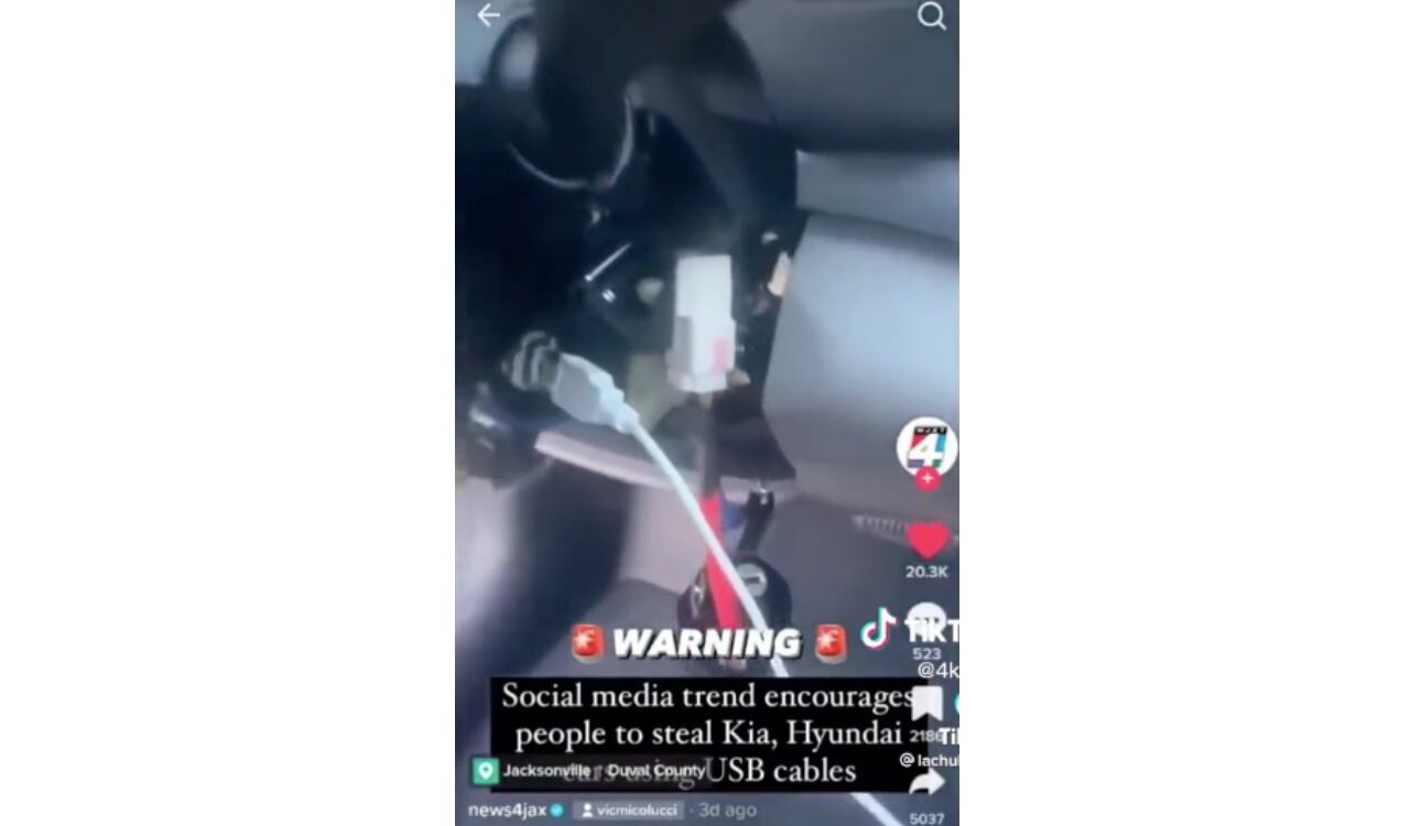 Así quedaría el cable USB cuando se ingresa en el sistema de encendido del vehículo