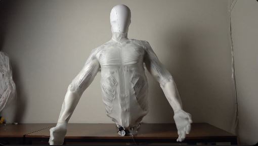 La empresa polaca detrás del invento se llama Clone Robotics.