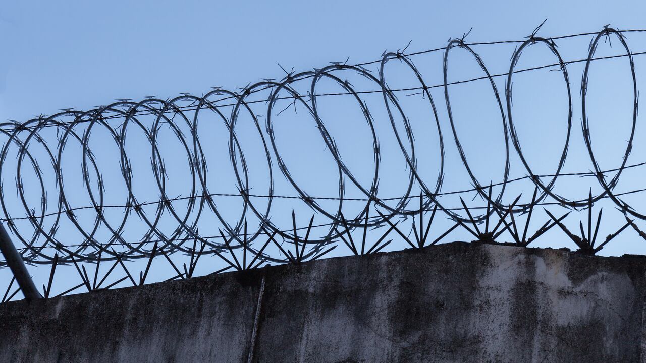 San Pedro es la prisión más grande de la Paz, y alberga aproximadamente a 3.300 reclusos, de alto grado de peligrosidad.