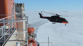 Óscar Rámos y el grupo de expedicionarios partieron de Fremantle (Australia) en el rompehielo Shirase. Foto: Oscar Ramos y Takekuma Sou/ Unisalle