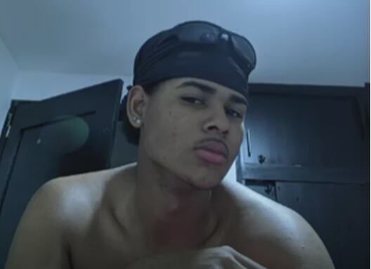 El cuerpo del joven presentaba dos impactos de bala.