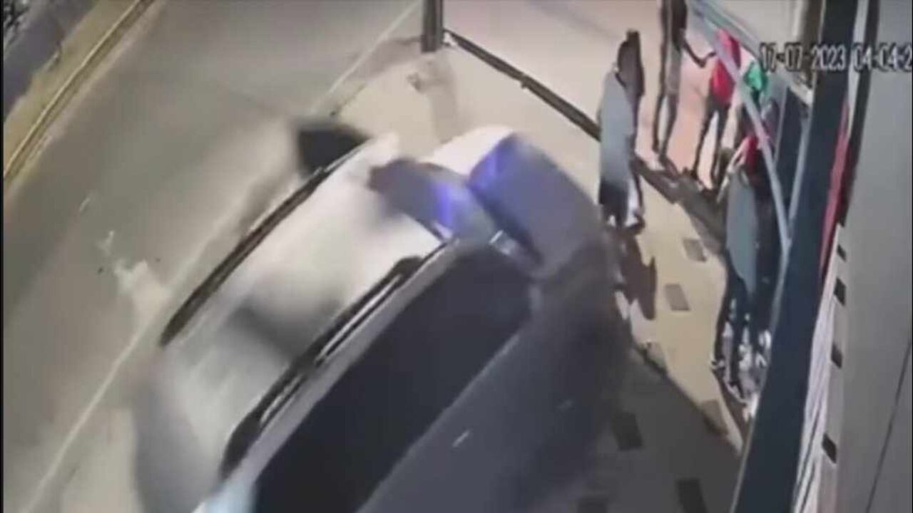 Este hecho dejó al menos cuatro heridos, uno de ellos está en grave estado de salud.