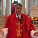 El padre Alfredo Gallegos está en el ojo del huracán por sus comentarios considerados machistas.