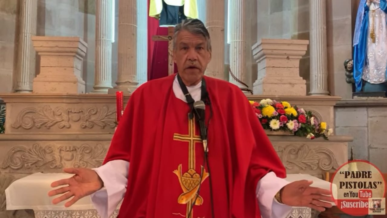 El padre Alfredo Gallegos está en el ojo del huracán por sus comentarios considerados machistas.