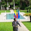 El presidente de Colombia, Gustavo Petro, pronuncia un discurso durante una conferencia de prensa conjunta con el primer ministro portugués, Antonio Costa (no visto), al final de su reunión bilateral en la que discutieron la cooperación en energía y la lucha contra el narcotráfico en la residencia oficial del primer ministro en Sao Bento. , el 6 de mayo de 2023, en Lisboa, Portugal (Foto de Horacio Villalobos#Corbis/Corbis vía Getty Images)