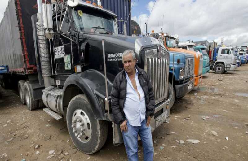 Los camioneros adelantan la protesta en la entrada suroccidental de Bogotá. Foto: Carlos Julio Martínez.   
