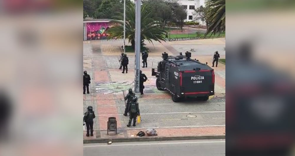 Enfrentamiento entre estudiantes y uniformados de la Fuerza Disponible  en la Universidad Nacional