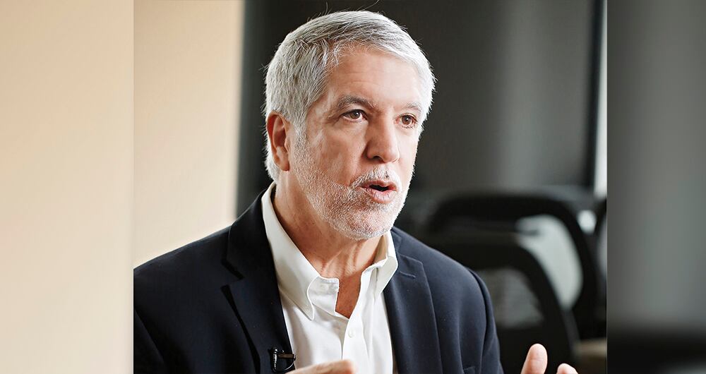 Enrique peñalosaExalcalde y candidato presidencial