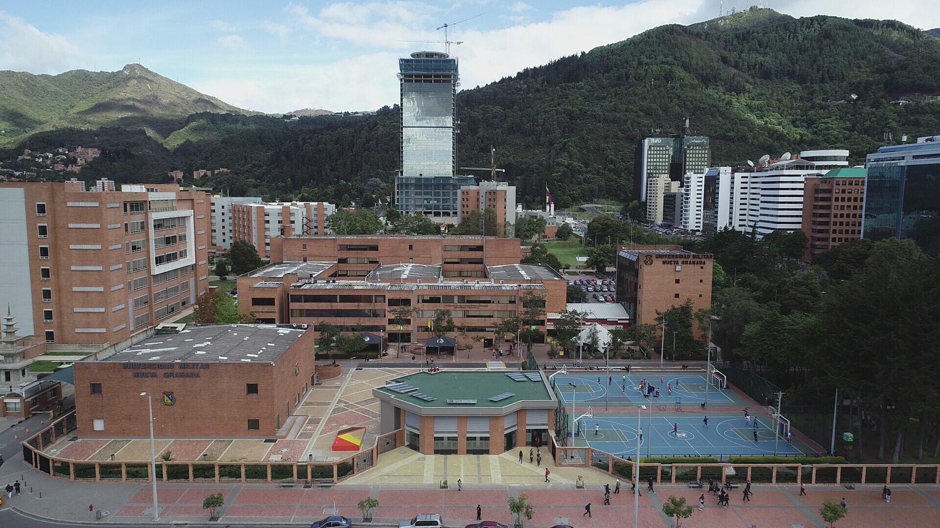 Panorámica de la sede principal de la UMNG, Calle 100, Bogotá.